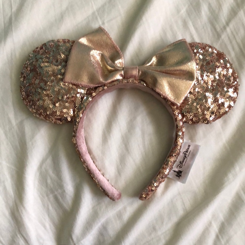 Disneyland rose gold Minnie Mouse ears
